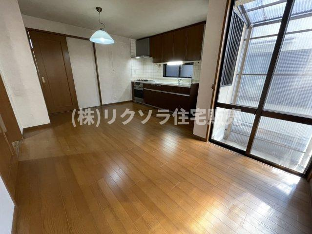 東香里元町　中古一戸建ての居間・リビング|LDK11.0帖
■物件内覧・資金計画相談・住宅ローン相談、リフォーム相談、お問合せ受付中■
※当日・翌日のご内覧、ご相談はお電話でのお問合せがスムーズです！