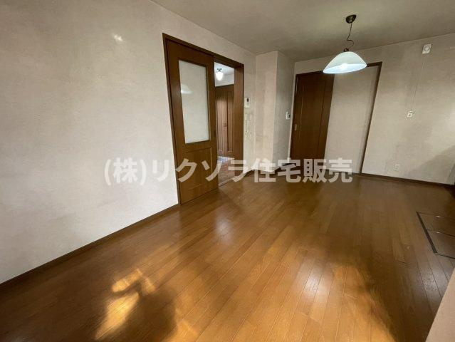 東香里元町　中古一戸建ての居間・リビング|LDK11.0帖
■物件内覧・資金計画相談・住宅ローン相談、リフォーム相談、お問合せ受付中■
※当日・翌日のご内覧、ご相談はお電話でのお問合せがスムーズです！
