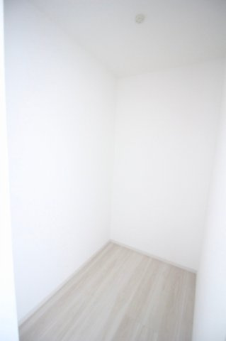 小山市土塔 8期　1号棟の収納|収納スペース付きでお部屋もスッキリ！衣類や荷物をしっかり収納でき、広々と使えます。