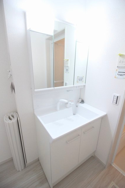 小山市土塔 8期　1号棟の独立洗面台|使い勝手の良い洗面化粧台！収納付きでスッキリ片付き、朝の身支度もスムーズに行えます。