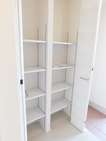 海部郡大治町大字鎌須賀字山廻の新築一戸建の玄関|◇玄関収納◇　　玄関がスッキリ片付く大容量収納♪　