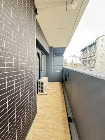 ソルテラスOSAKA千里丘駅前のバルコニー