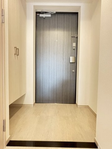 ソルテラスOSAKA千里丘駅前の玄関