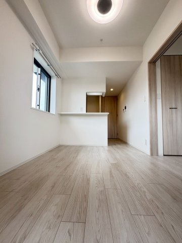 ソルテラスOSAKA千里丘駅前の居間・リビング