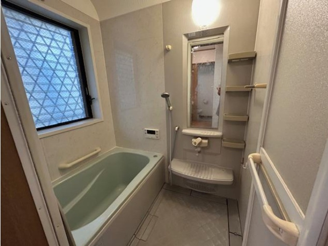 【内装】 | 追い焚き機能搭載されたお風呂です◎