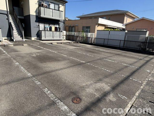 メゾン昴（スバル）の駐車場