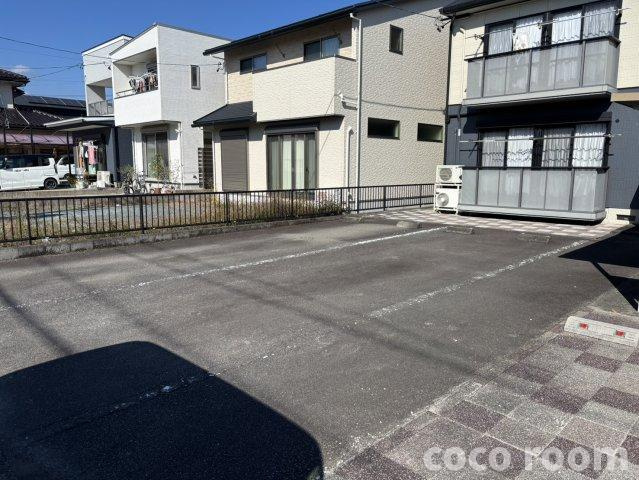 メゾン昴（スバル）の駐車場