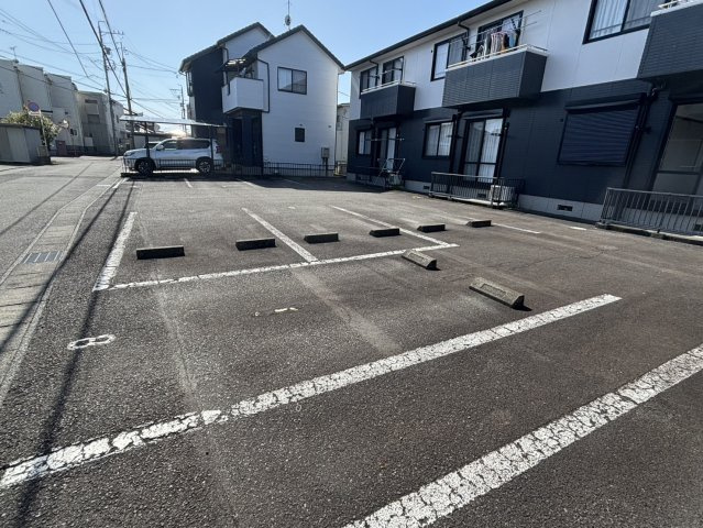 スバル　IIの駐車場