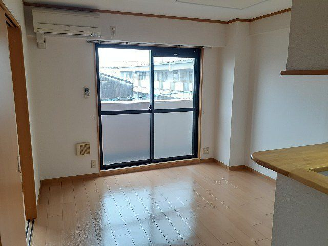 サンシャインタナカの居間・リビング|ゆったりとした居間です