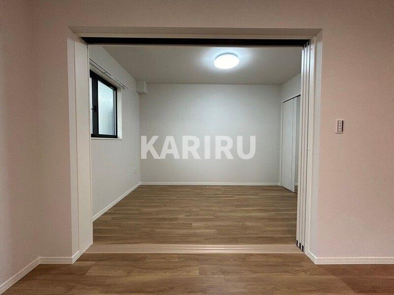 ルミエール今里の洋室