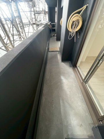 ソルテラスOSAKA千里丘駅前のバルコニー