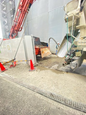 ソルテラスOSAKA千里丘駅前のエントランス