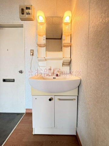 うめみつ第3ハイツの洗面所|明るい洗面所です