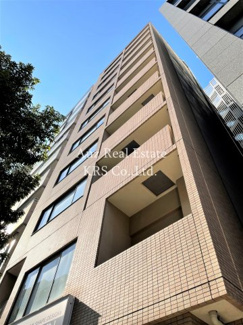 【外観】 | 四ツ橋筋沿いに建つマンションです♪