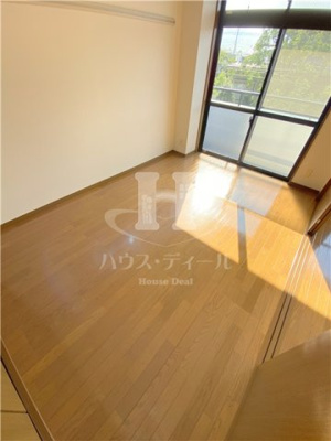 【その他】 | フローレス七番館 | 洋室です