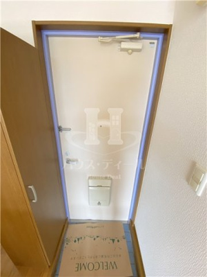 【玄関】 | フローレス七番館 | 明るい玄関です