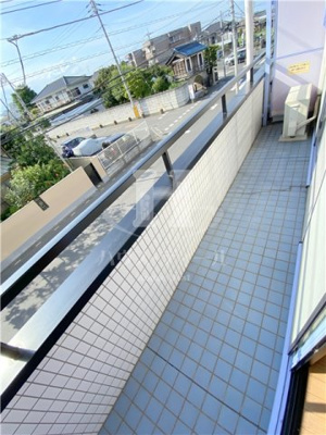 【バルコニー】 | フローレス七番館 | 落ち着いた時間を過ごせるバルコニーです