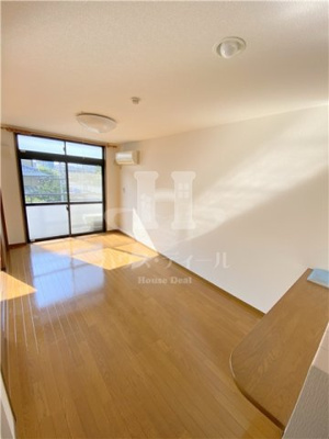 【居間・リビング】 | フローレス七番館 | こちらの居間で趣味の時間をお楽しみください