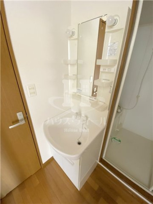 【洗面所】 | フローレス七番館 | ゆったりとスペースのある洗面所