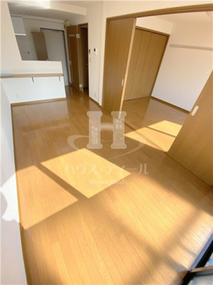 【内装】 | フローレス七番館 | 明るい室内です