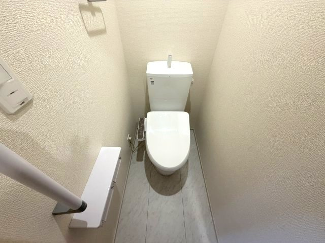 リーブルファイン緑区中野田のトイレ|落ち着いた色調のトイレです