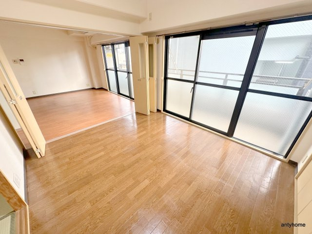 グローリーヨシダの居間・リビング