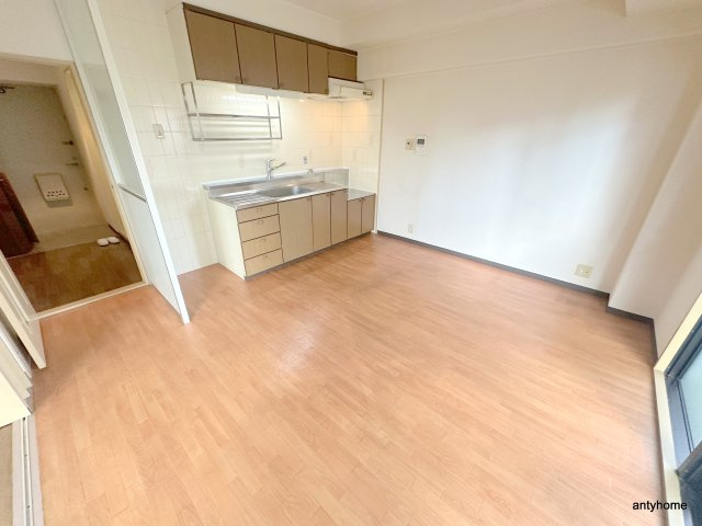 グローリーヨシダの居間・リビング