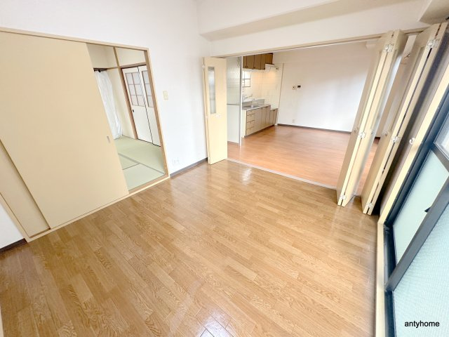 グローリーヨシダの居間・リビング