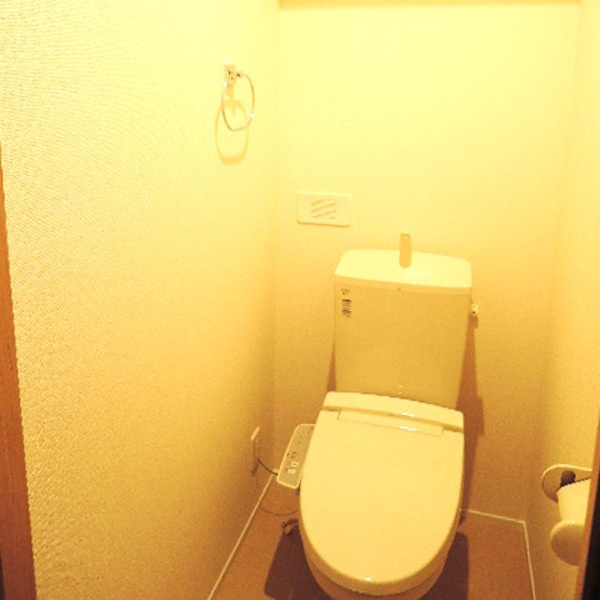 横浜市戸塚区戸塚町のアパートのトイレ|温水洗浄便座付き♪