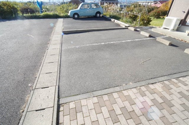 ブランシェ山の手 Ｃの駐車場