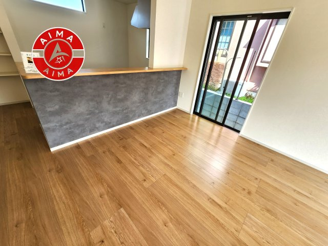 福岡市早良区内野2丁目第1-1棟（1号棟）のダイニング|キッチンから立ち込める香りが今日の料理を期待させます。