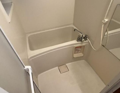 【浴室】 | 本郷5丁目戸建 | コンパクトで使いやすいお風呂です