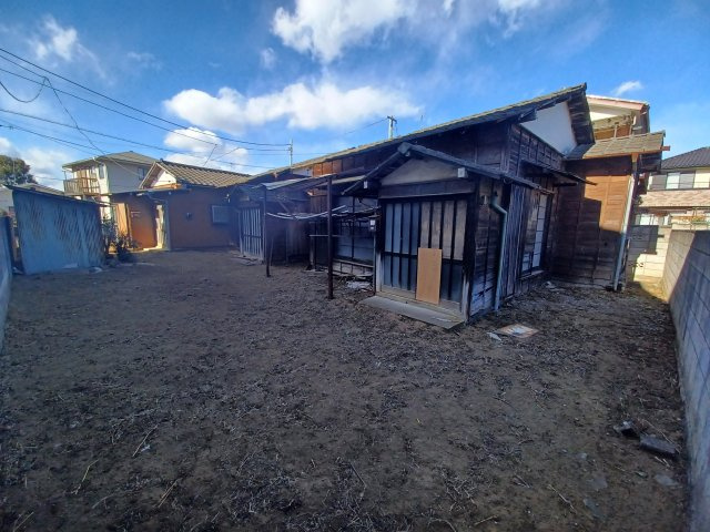 東松山市松葉町２丁目　古家付土地（更地渡し）74坪の外観