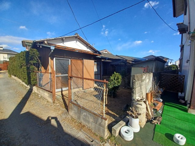 東松山市松葉町２丁目　古家付土地（更地渡し）74坪の外観