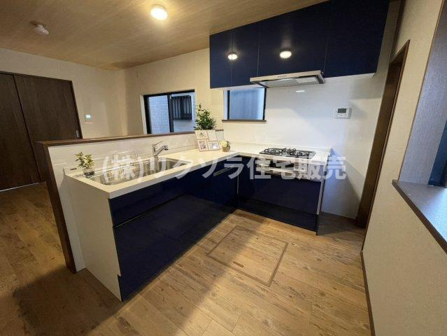 東香里3丁目　中古一戸建てのキッチン|L字型キッチン
■物件内覧・資金計画相談・住宅ローン相談、リフォーム相談、お問合せ受付中■
※当日・翌日のご内覧、ご相談はお電話でのお問合せがスムーズです！