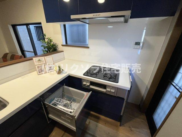 東香里3丁目　中古一戸建てのキッチン|食器洗い乾燥機付き
■物件内覧・資金計画相談・住宅ローン相談、リフォーム相談、お問合せ受付中■
※当日・翌日のご内覧、ご相談はお電話でのお問合せがスムーズです！