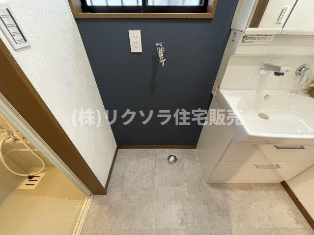 東香里3丁目　中古一戸建てのランドリースペース|ドラム式も設置可能
■物件内覧・資金計画相談・住宅ローン相談、リフォーム相談、お問合せ受付中■
※当日・翌日のご内覧、ご相談はお電話でのお問合せがスムーズです！