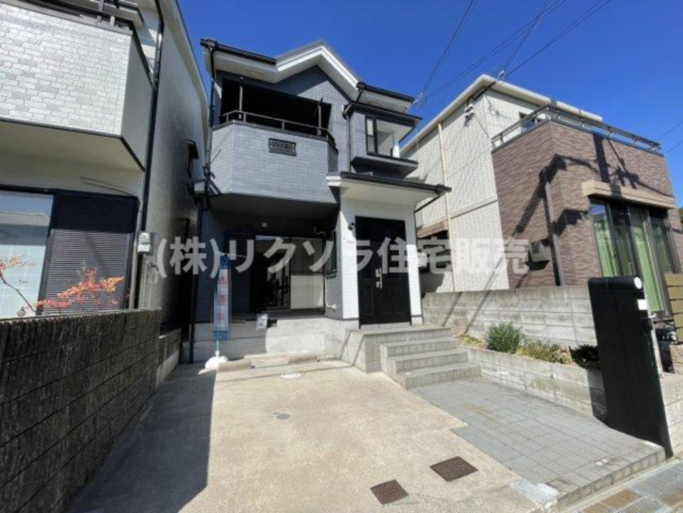 東香里3丁目　中古一戸建ての外観|新しい生活にいかがでしょうか？外観はお住まいの顔になります。こだわりたいポイントですね。外壁塗装や屋根塗装のご相談も承っております。
■現地内覧・資金計画相談・住宅ローン相談もお問合せ受付中■
