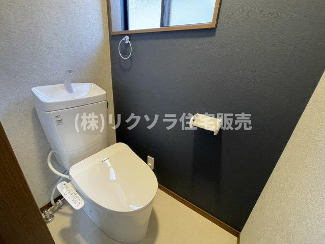 東香里3丁目　中古一戸建ての設備|2階トイレ
■物件内覧・資金計画相談・住宅ローン相談、リフォーム相談、お問合せ受付中■
※当日・翌日のご内覧、ご相談はお電話でのお問合せがスムーズです！