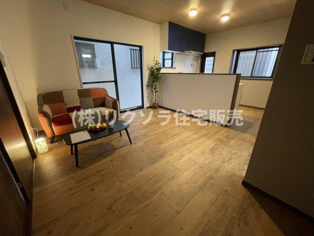 東香里3丁目　中古一戸建ての居間・リビング|LDK11.0帖
■物件内覧・資金計画相談・住宅ローン相談、リフォーム相談、お問合せ受付中■
※当日・翌日のご内覧、ご相談はお電話でのお問合せがスムーズです！
