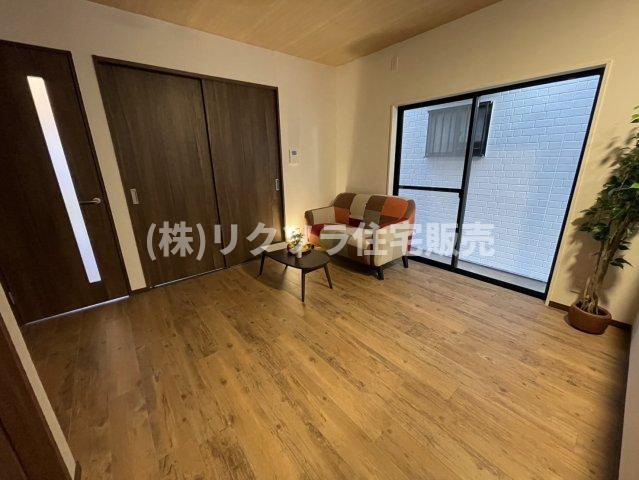 東香里3丁目　中古一戸建ての居間・リビング|LDK11.0帖
■物件内覧・資金計画相談・住宅ローン相談、リフォーム相談、お問合せ受付中■
※当日・翌日のご内覧、ご相談はお電話でのお問合せがスムーズです！