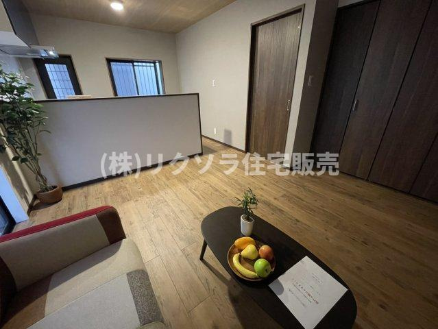 東香里3丁目　中古一戸建ての居間・リビング|LDK11.0帖
■物件内覧・資金計画相談・住宅ローン相談、リフォーム相談、お問合せ受付中■
※当日・翌日のご内覧、ご相談はお電話でのお問合せがスムーズです！