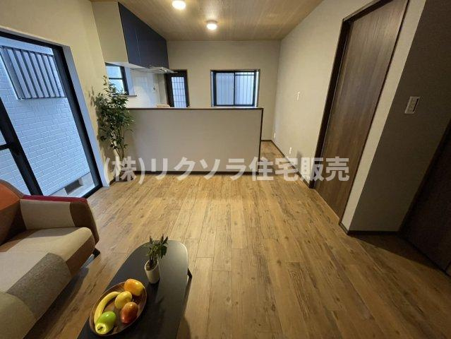 東香里3丁目　中古一戸建ての居間・リビング|LDK11.0帖
■物件内覧・資金計画相談・住宅ローン相談、リフォーム相談、お問合せ受付中■
※当日・翌日のご内覧、ご相談はお電話でのお問合せがスムーズです！