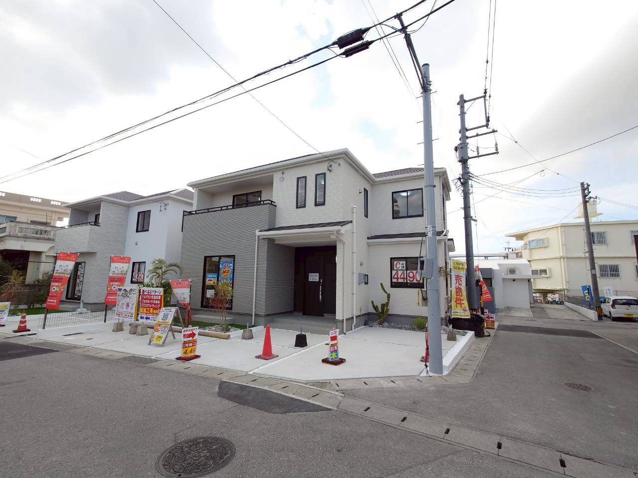 ＋＋沖縄市東1丁目-C号棟（全3棟）の前面道路含む現地写真|現地撮影1月
お気軽にお問い合わせください