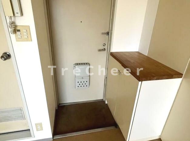 相良ビルの玄関