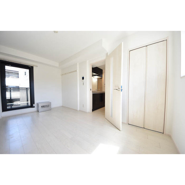 オークハウス三軒茶屋　築浅　ペット相談　ネット０の居間・リビング