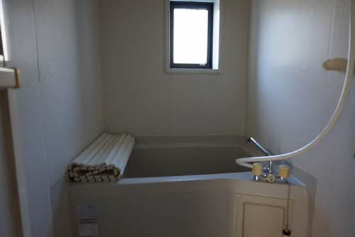 グランデールの浴室|お風呂には便利な窓が付いています☆