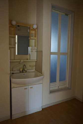 グランデールの洗面所|人気のシャワー付き洗面台有り♪