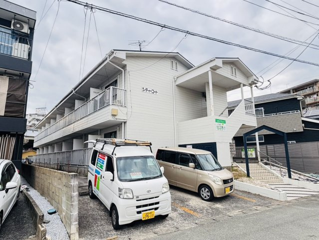 太宰府市五条２丁目のアパートのエントランス|別号数タイプ