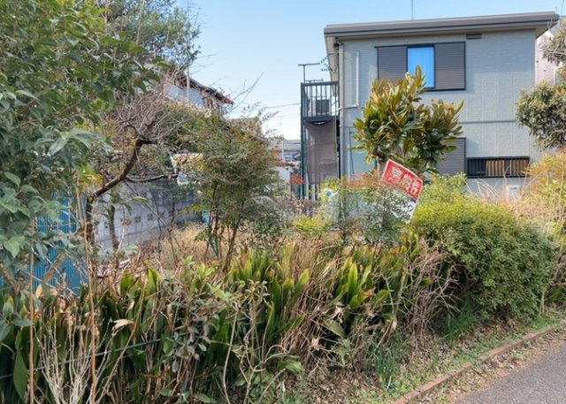 【外観】 | 土地購入を検討されている場合、境界杭がない状態で購入してしまうと境界確定測量をする必要があり、費用がかかります。購入の前に、売主、隣土地所有者立ち合いのもと境界を確定し境界杭を設置するのがベストです。